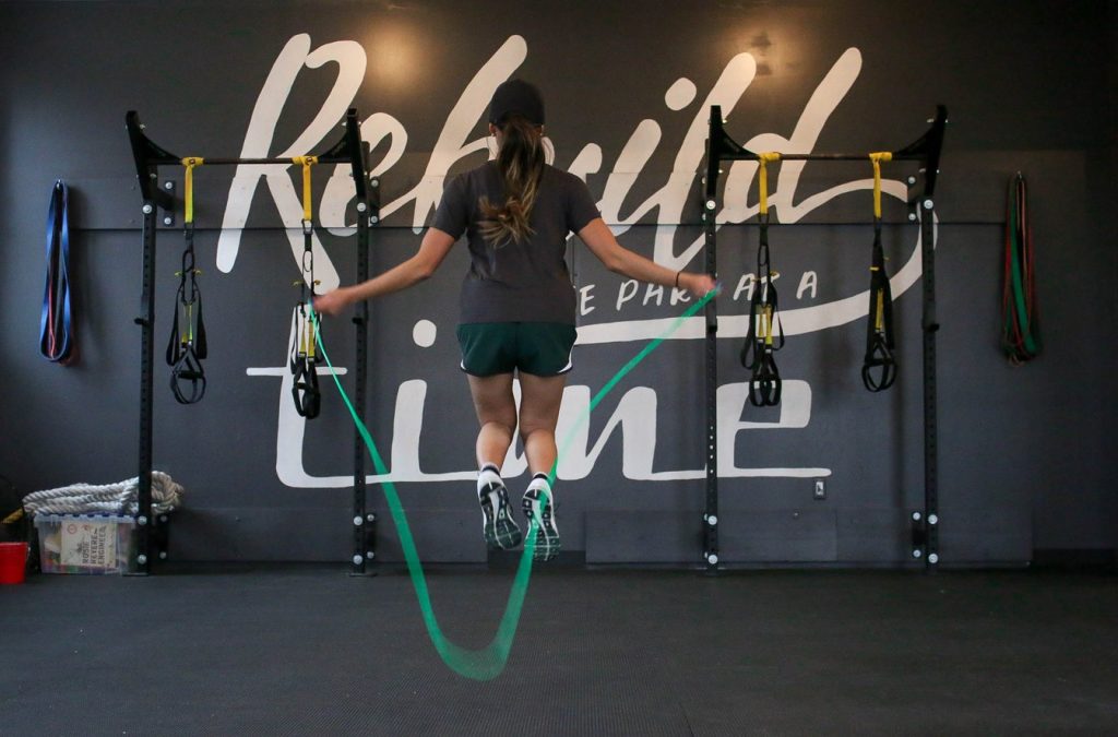 A woman doing a cardio exercise using a jumping rope.