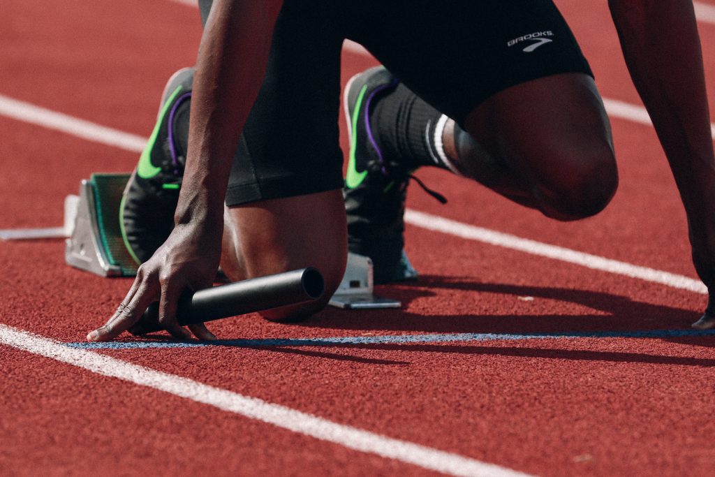 An athlete getting ready to run. Calculating calories and macros in your diet will help you know what to eat for your training.
