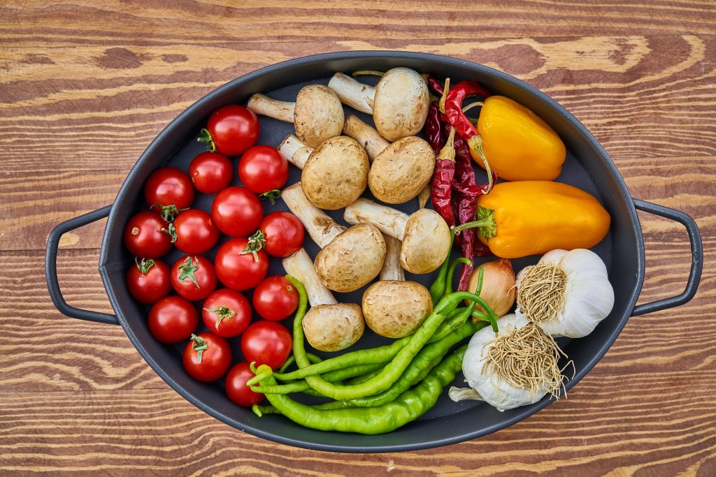 Try a pan with fresh cherry tomatoes, mushrooms, chilis and garlic as a great way to reduce sugar.