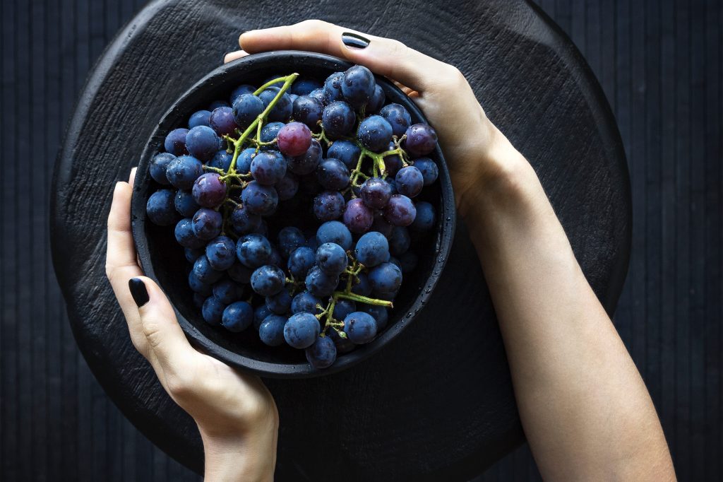 A bowl of grapes