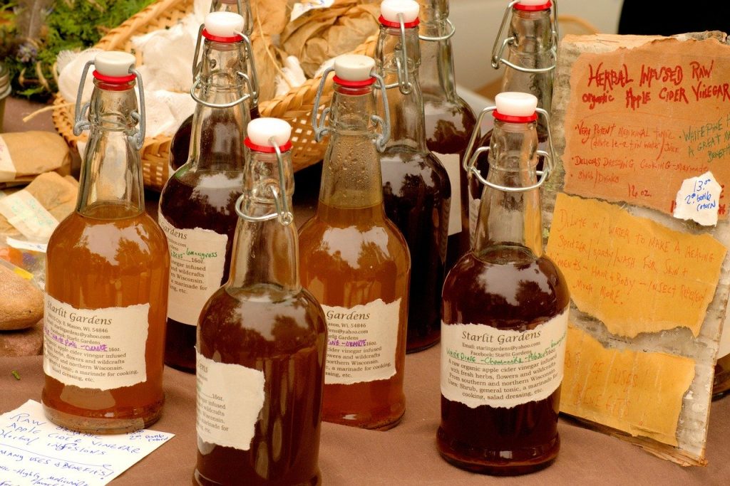 Several bottles of raw organic apple cider vinegar. Are you aware of apple cider vinegar benefits?