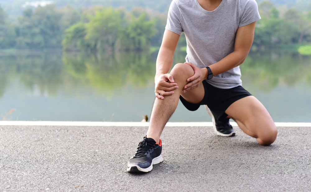 A man doing exercises for patellar tendonitis.