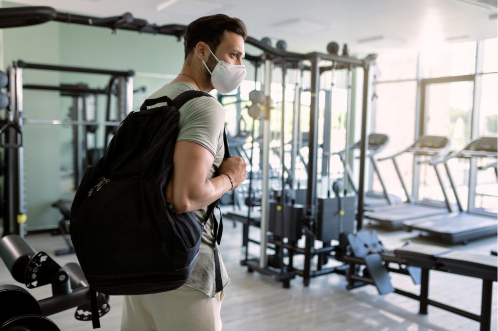 A man wearing a face mask going back to the gym after the lock down.