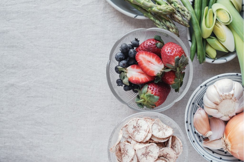 Variety of prebiotic foods for gut health.