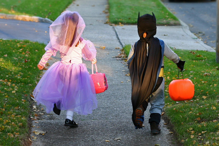 halloween decoration ideas. Two kids at Halloween Party